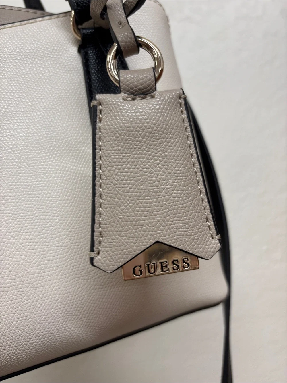 GUESS lyndi small girlfriend satchel bag cream beige